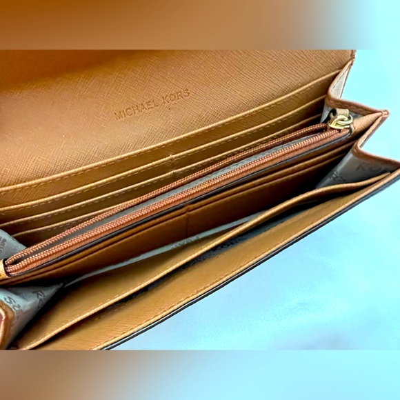 Michael Kors Large Signature Logo Snap-Front Wallet - Picture 5 of 9